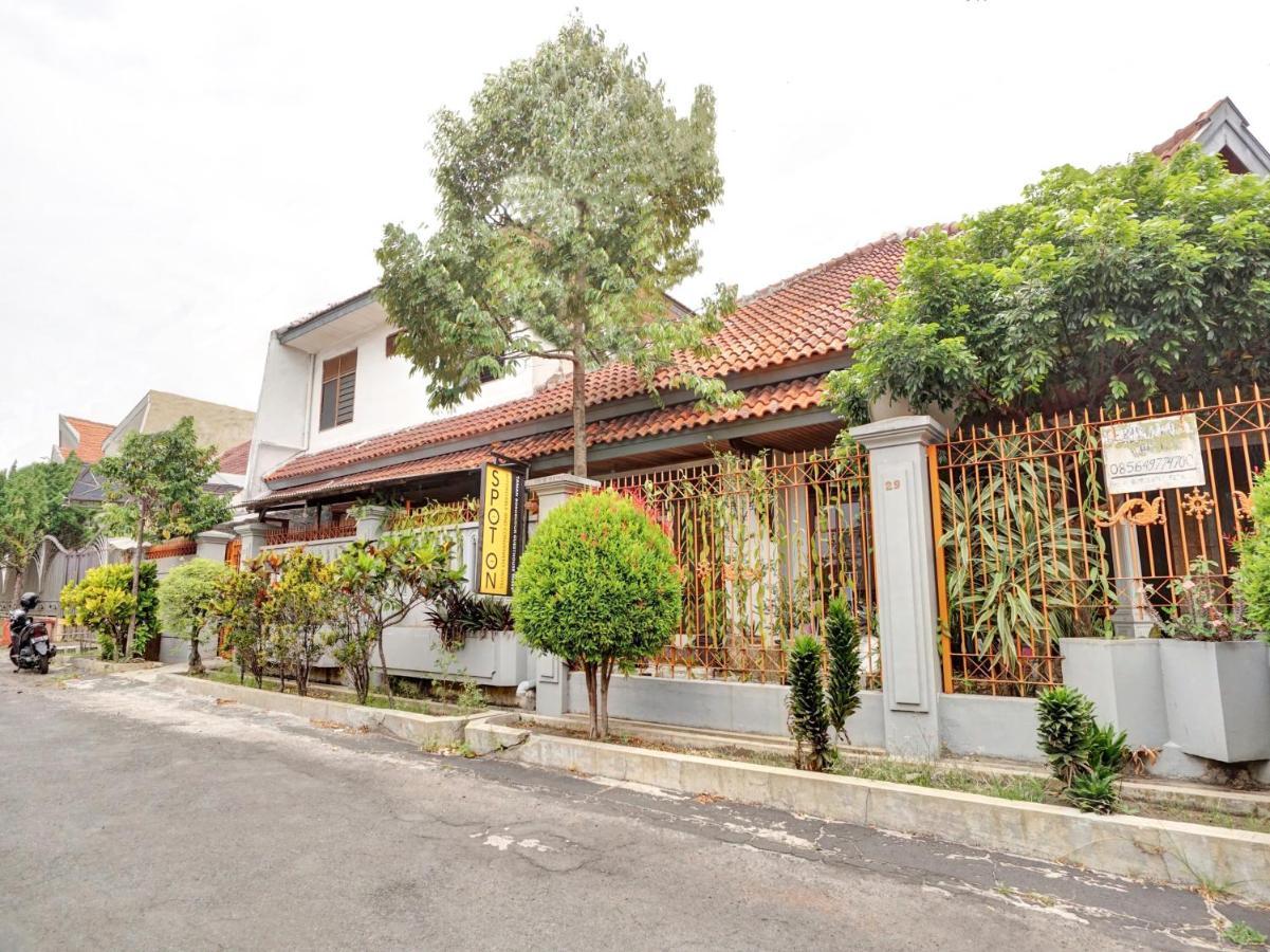 Oyo Life 90539 Taman Borobudur Guest House Syariah Blimbing  المظهر الخارجي الصورة