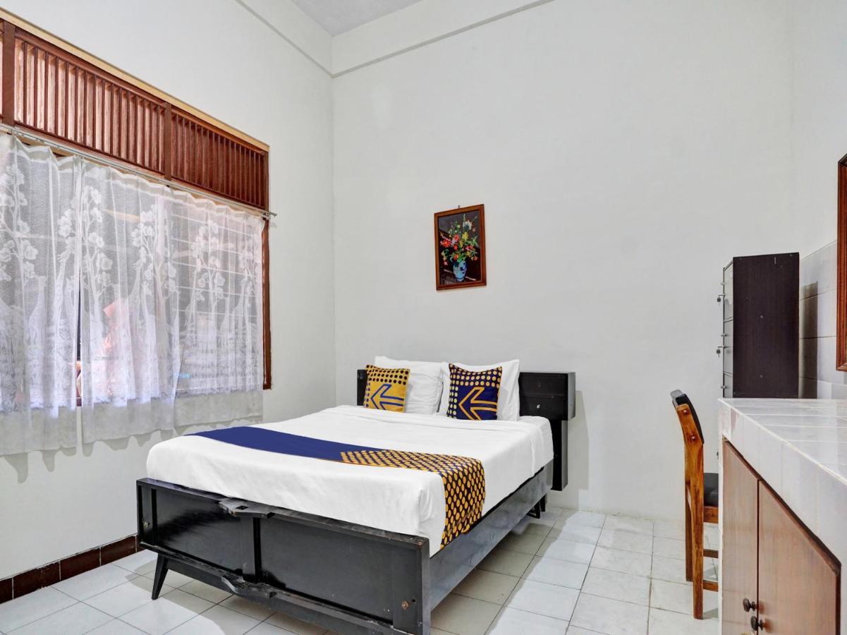 Oyo Life 90539 Taman Borobudur Guest House Syariah Blimbing  المظهر الخارجي الصورة